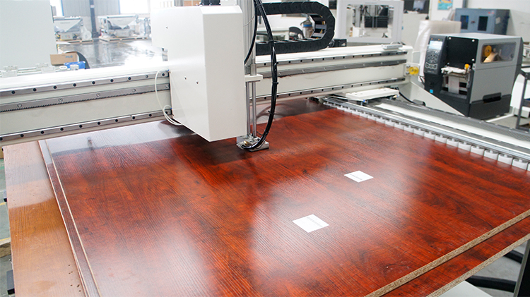 Utens instrumento EXCITECH CNC machinandi centrum cum instrumento instrumenti carousel emporium, Henan-DAESHIN DASHIN HOME DESIGN FACTORY creavit, quod pro rei fabrica fabricae fabricae intelligentis nationalis adiudicatum est.