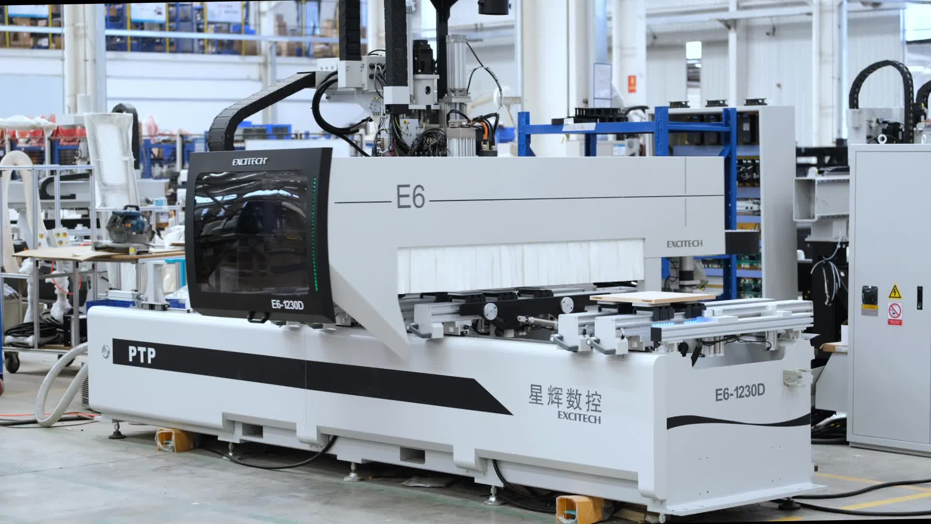 Eligens machinam ligneam rectam efficientiam emendare potest.