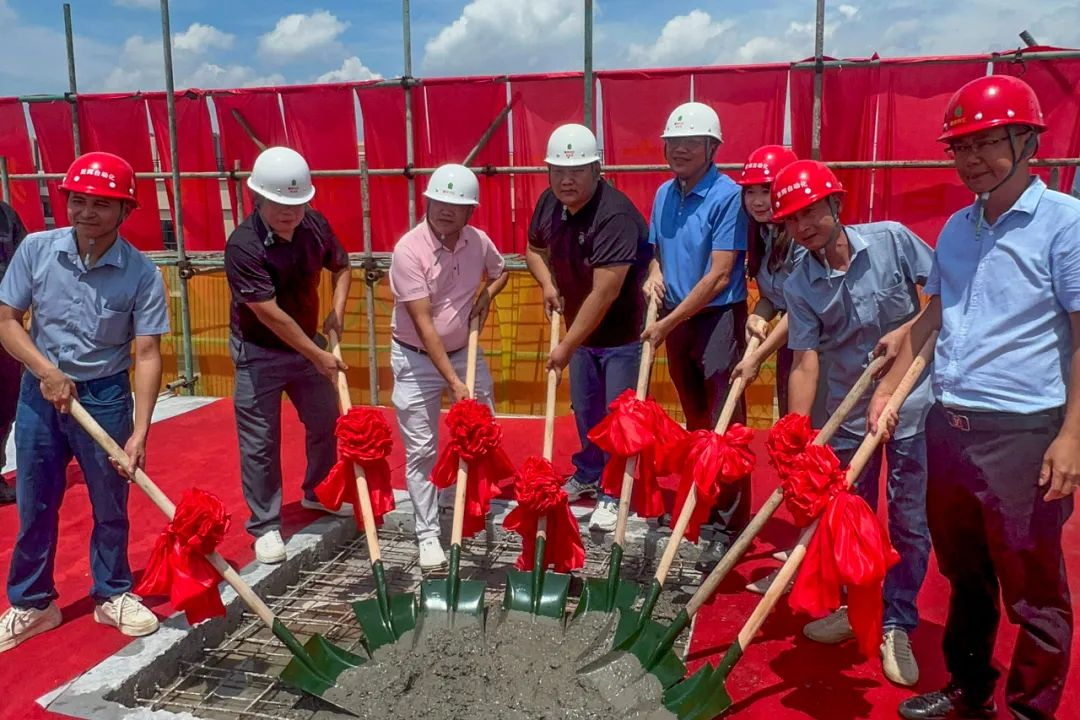 Scaena nova, novum futurum! EXCITECH South Base Phase II Project feliciter capped.