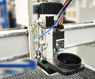 De rebus curandis in operatione machinae sectionis CNC